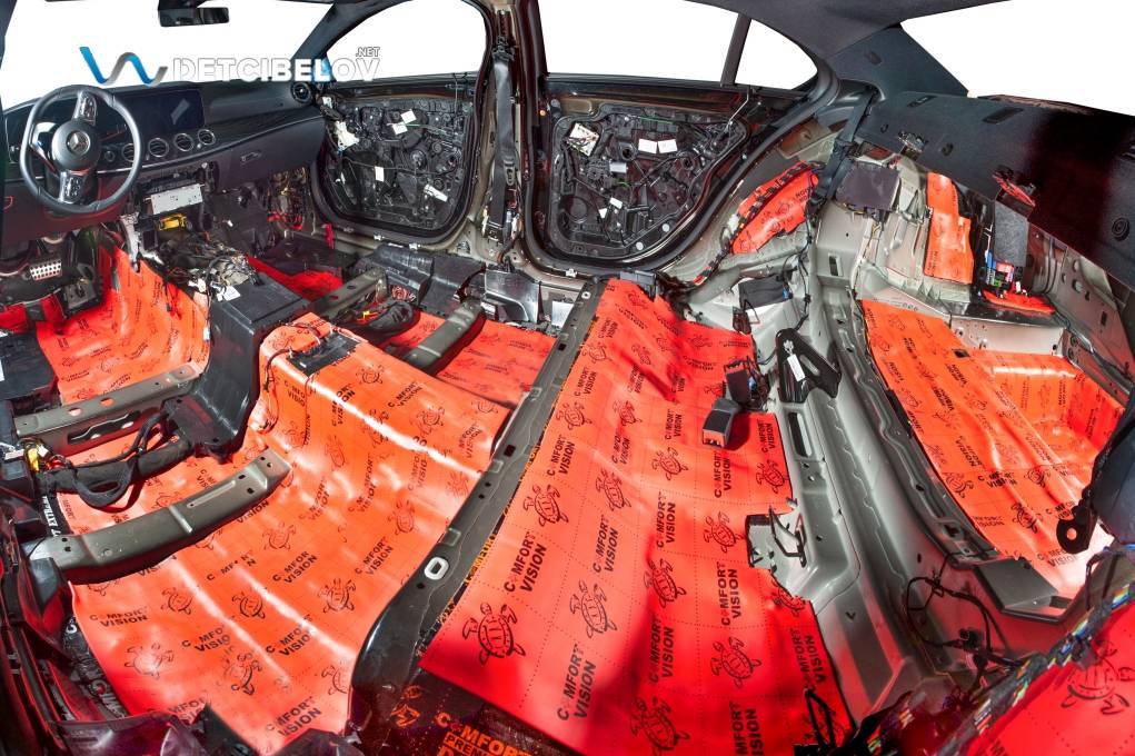 Процесс шумоизоляции пола авто